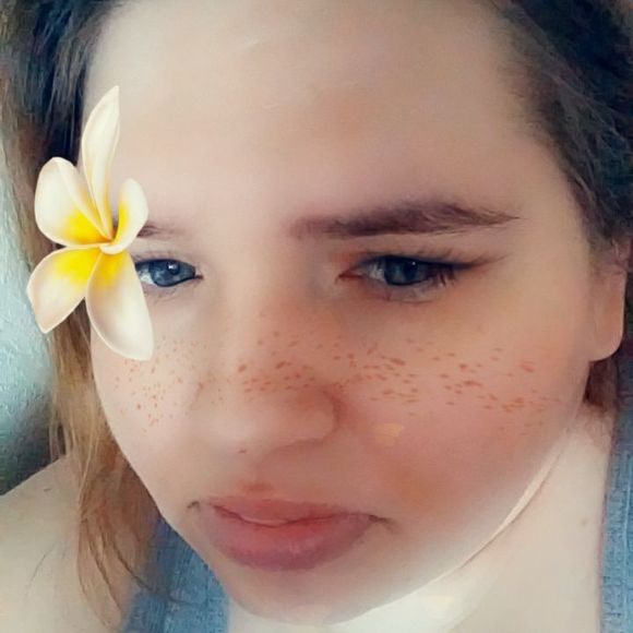 Meet your Posher, Alyssa - Picture 1 of 1